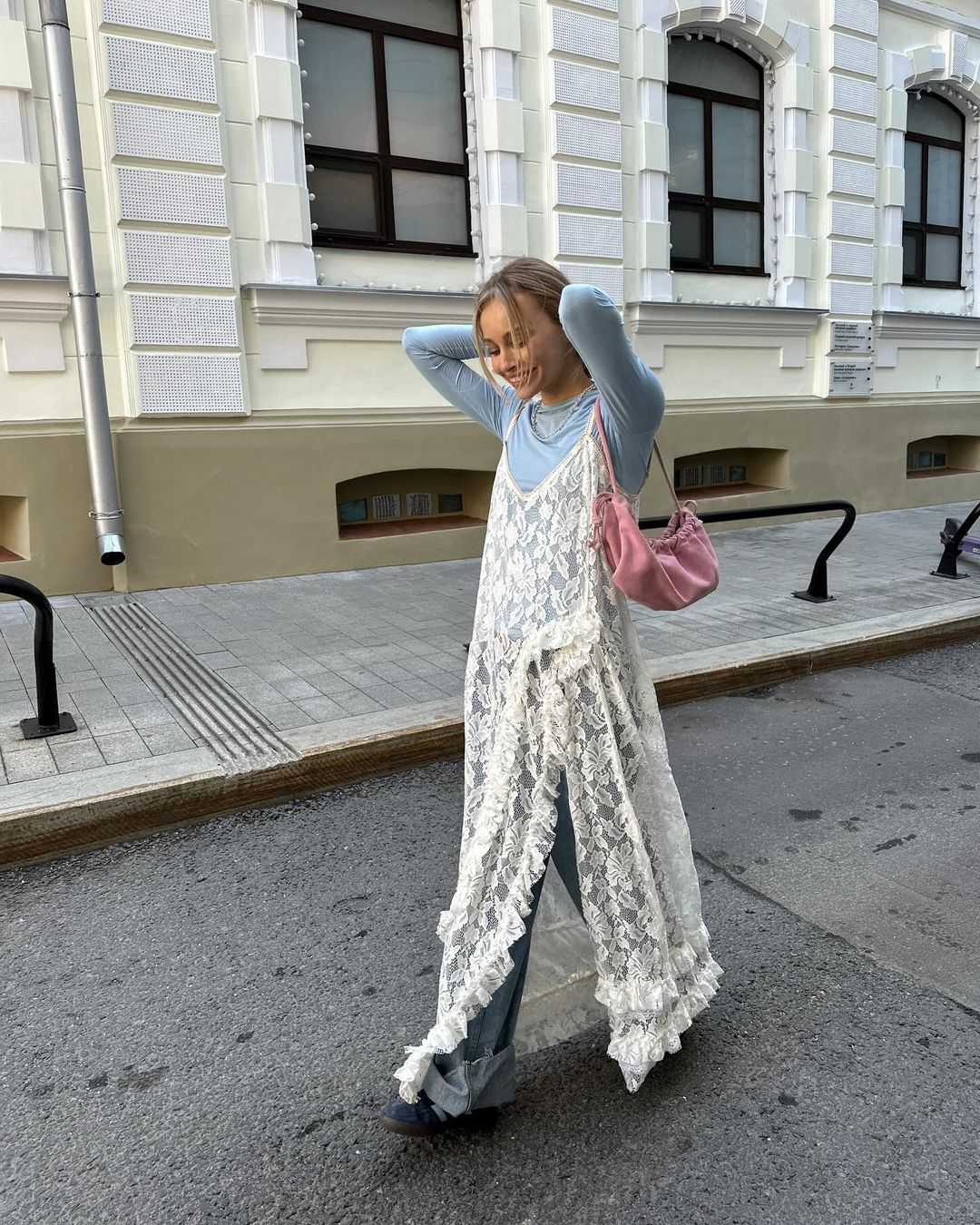 Robes transparentes dans la rue clearance